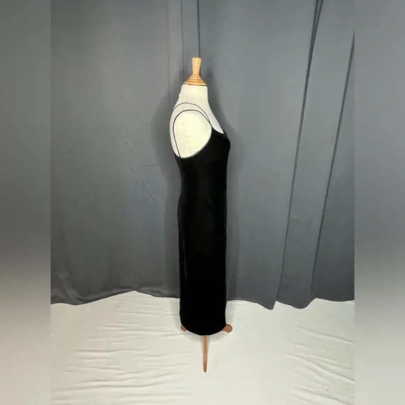 Anne Taylor Classic Little Velvet Cross Spaghetti Strap
Little Black Dress (LBD) - Picture 2 of 16